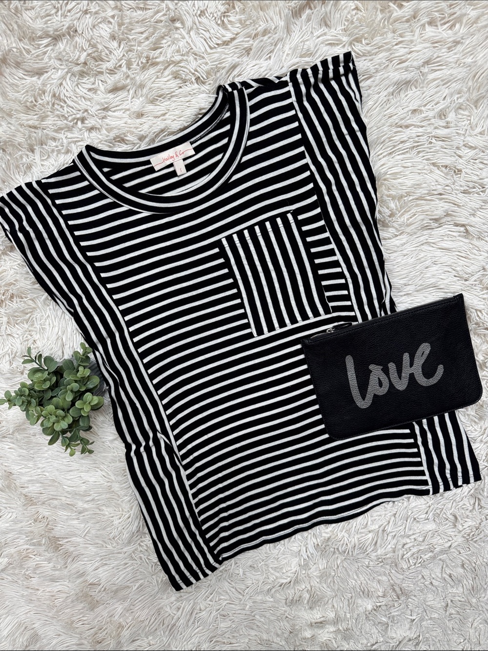 Hailey & Co Striped Flutter Sleeve Top 💗 Black and White